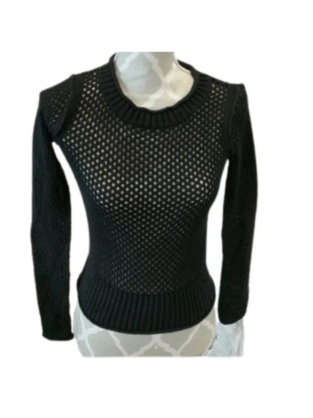 Aritzia Wilfred free black sweater